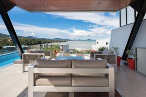 Outdoor dining - Villa Aqua - Splendid 3-bedroom villa with pool and sea view in Rawai (Mueang Phuket)