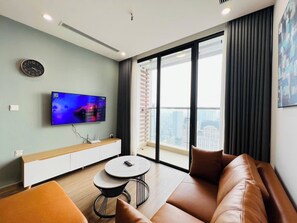 Panoramic Apartment, 3 Bedrooms | Living area - Daniel Homes - Vinhomes SkyLake Luxury (Hanoi)