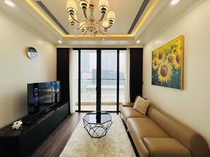 Departamento de lujo, 2 habitaciones, vista a la ciudad | Baño | Tina y regadera independientes y amenidades de baño gratuitas 