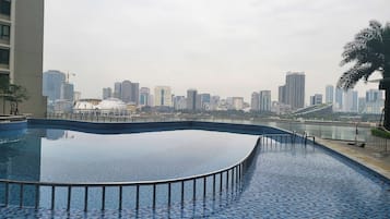 14 outdoor pools