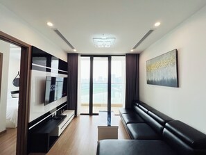 Luxury Apartment, 2 Bedrooms, City View | Desk, laptop workspace, free WiFi - Daniel Homes - Vinhomes SkyLake Luxury (Hanoi)