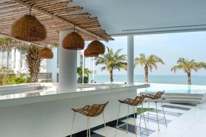 Outdoor pool, sun loungers - Ocean Beachfront Smart Unit (Sattahip)