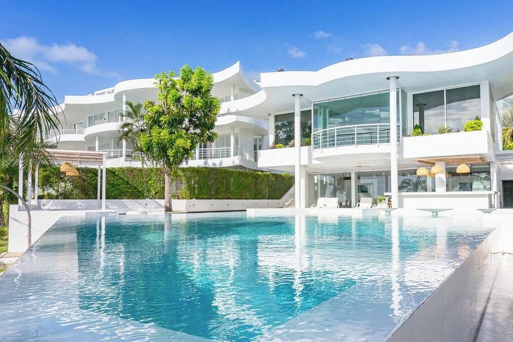 Ocean Beachfront Smart Unit