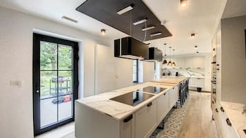 Réfrigérateur, micro-ondes, four, lave-vaisselle