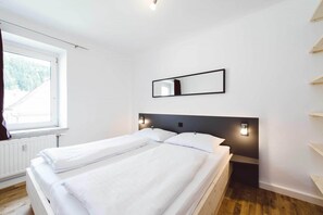 2 bedrooms, free WiFi - Mountain-View Styria Apartment (No Deposit) (Eisenerz)