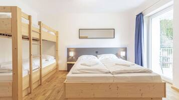 3 bedrooms, desk, WiFi