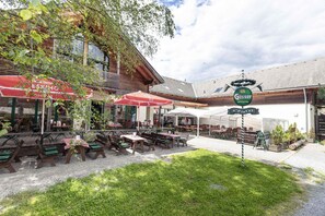 Outdoor dining - Charming Studio at Ferienpark Kreischberg  (Kreischberg Murau)