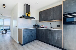 Fridge, microwave, stovetop, dishwasher