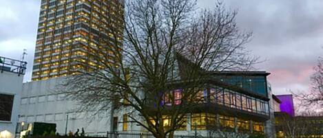 المنشأة من الخارج