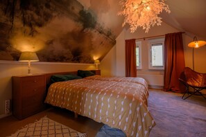 2 bedrooms, bed sheets