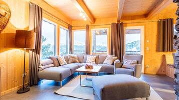 Smart-TV, Kamin, DVD-Player