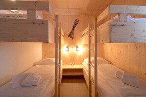 4 bedrooms, WiFi