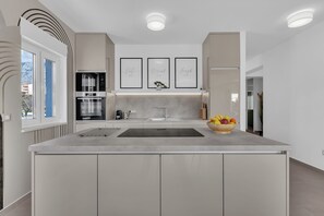 Réfrigérateur, micro-ondes, four, lave-vaisselle