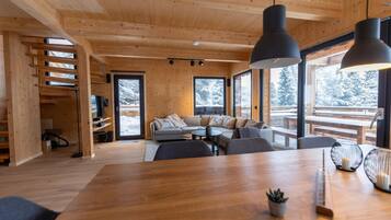 Smart TV, chimenea y reproductor de DVD