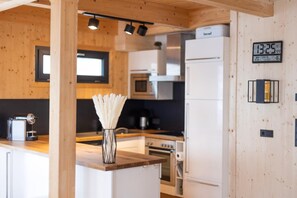 Fridge, microwave, oven, stovetop - Luxurious chalet with outdoor whirlpool (Turracherhöhe)
