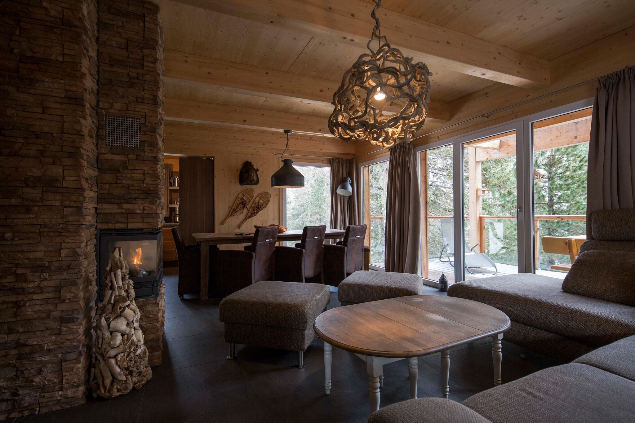 Smart TV, fireplace, DVD player