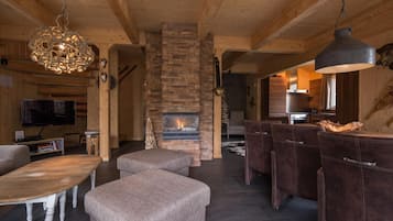 TV, fireplace, DVD player