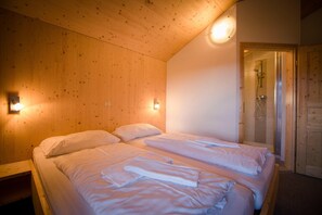 4 bedrooms, free WiFi - Spacious chalet with hot tub (Turracherhöhe)
