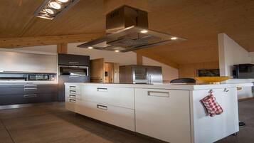 Kühlschrank, Ofen, Herdplatte, Geschirrspüler