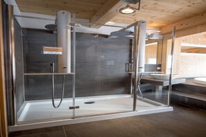 Shower, hair dryer, towels - Chalet in Austria near Ski Resort (Turracherhöhe)