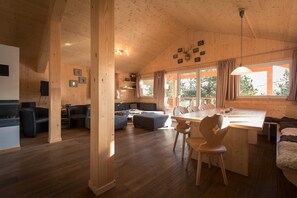 Smart TV, chimenea y reproductor de DVD 