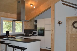 ثلاجة، ميكروويف، فرن، موقد طهي مسطح