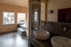 Shower, hair dryer - Chalet in Alps near Ski Resort & Forest (Turracherhöhe)