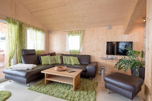 Smart TV, fireplace, DVD player - Lush chalet with hot tub (Turracherhöhe)