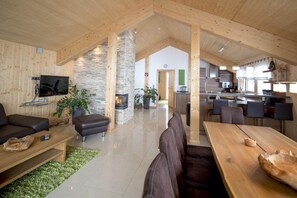 Smart TV, fireplace, DVD player - Lush chalet with hot tub (Turracherhöhe)