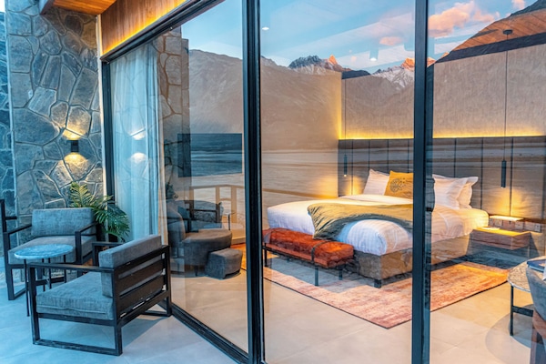 Chalet, 1 cama matrimonial, vista al río | 1 habitación, ropa de cama de alta calidad, minibar y escritorio
