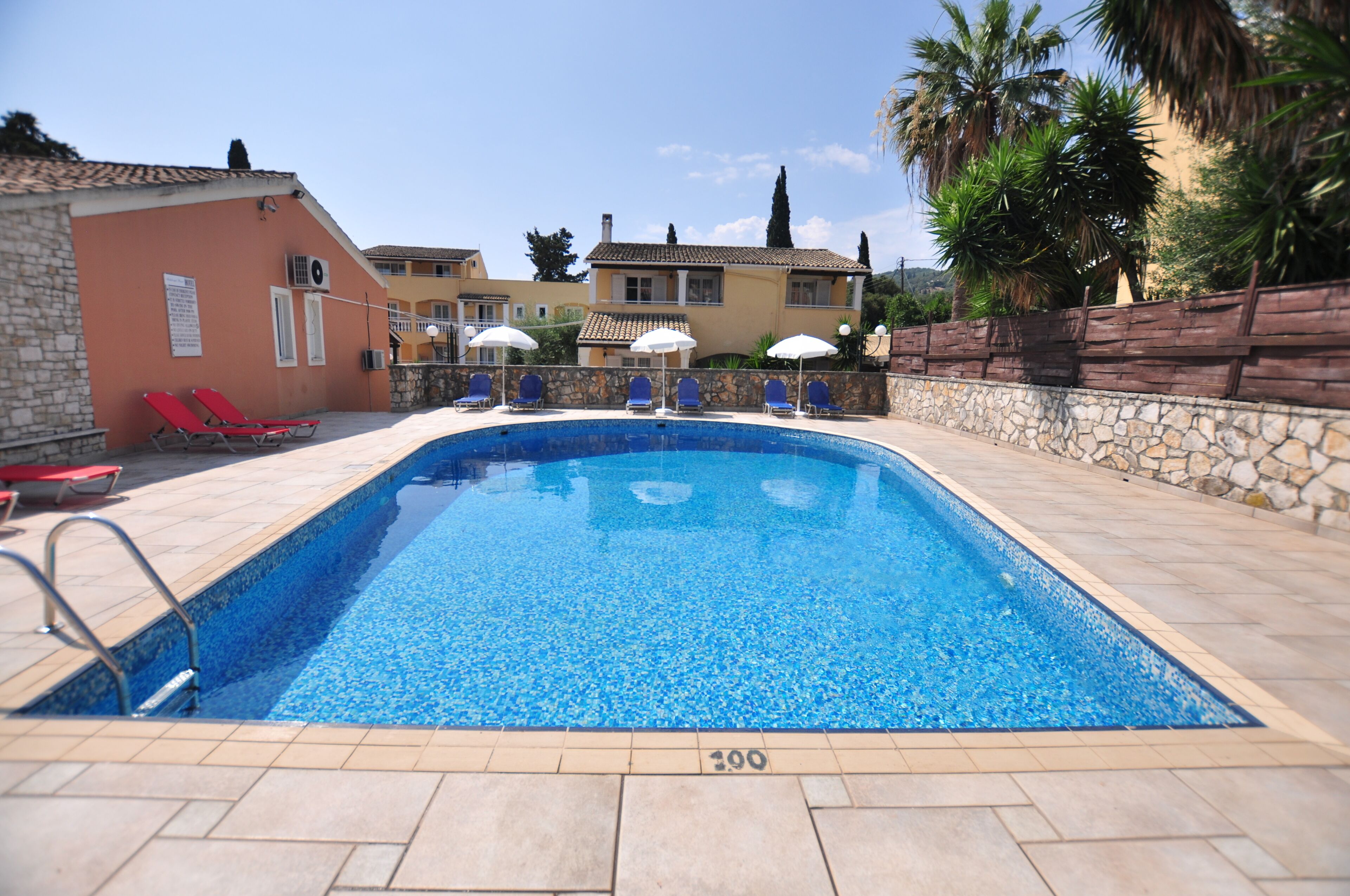 Kolam renang terbuka 