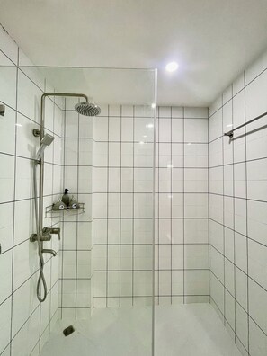 Doppelzimmer, Stadtblick | Badezimmer