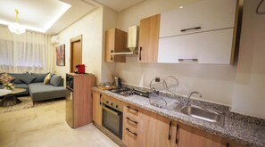Fridge, microwave, oven, stovetop - Beautiful apartment: high standard (Marrakech)