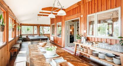 Charming & Rustic Chalet on Lac Marie Louise