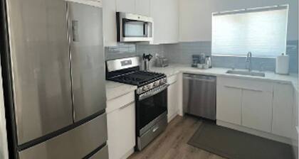 Stylish Newly Renovated 1 bedroom in Encino