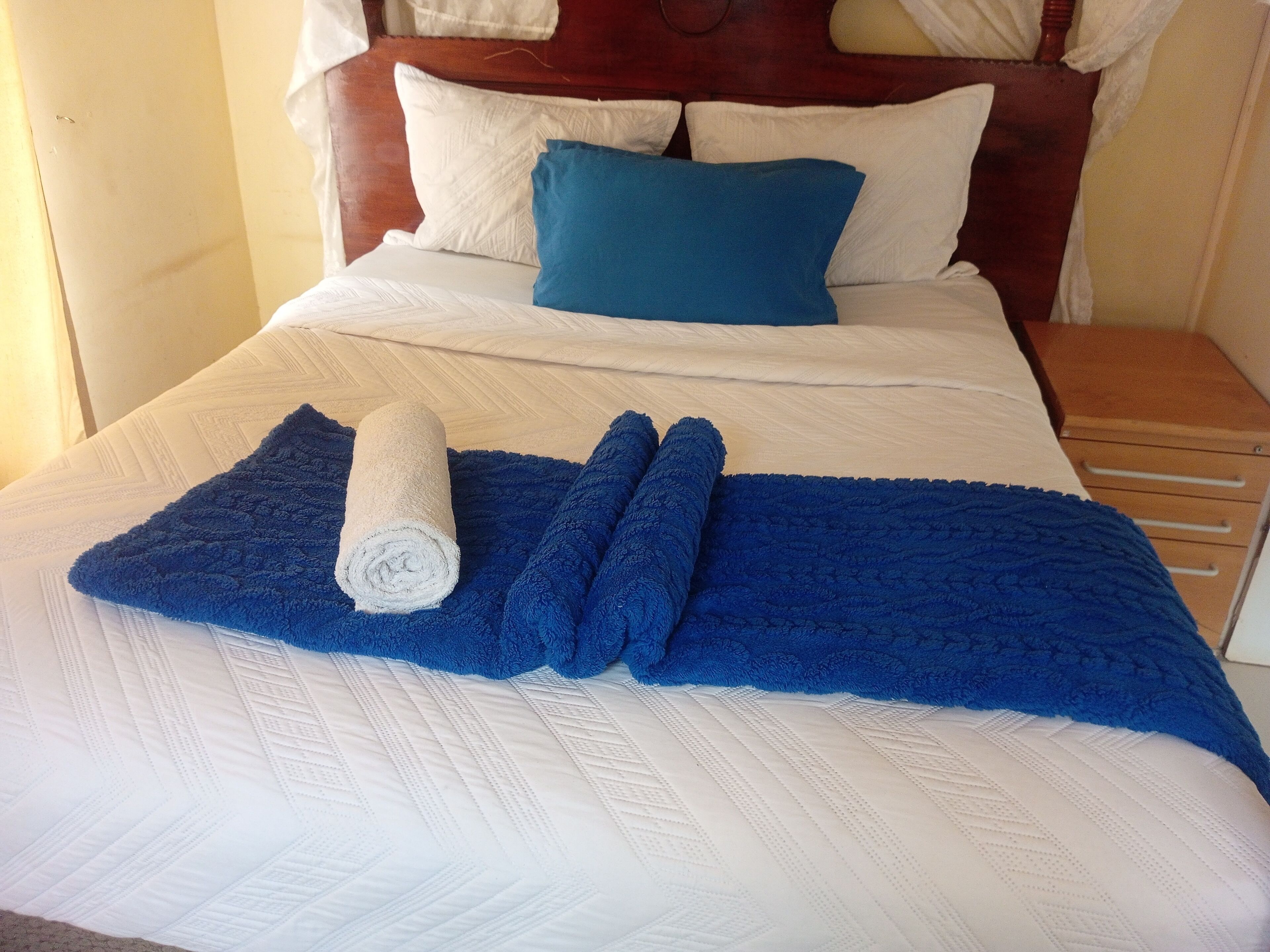 Deluxe Room, Balcony, Park View | Free WiFi, bed sheets
