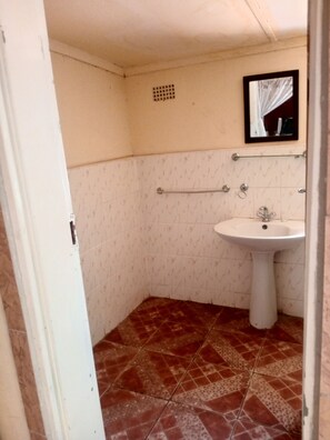 Deluxe Room, Balcony, Park View - Lotus House Harare (Harare)