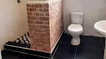 Deluxe Room, Balcony, Park View | Bathroom | Shower, towels, toilet paper