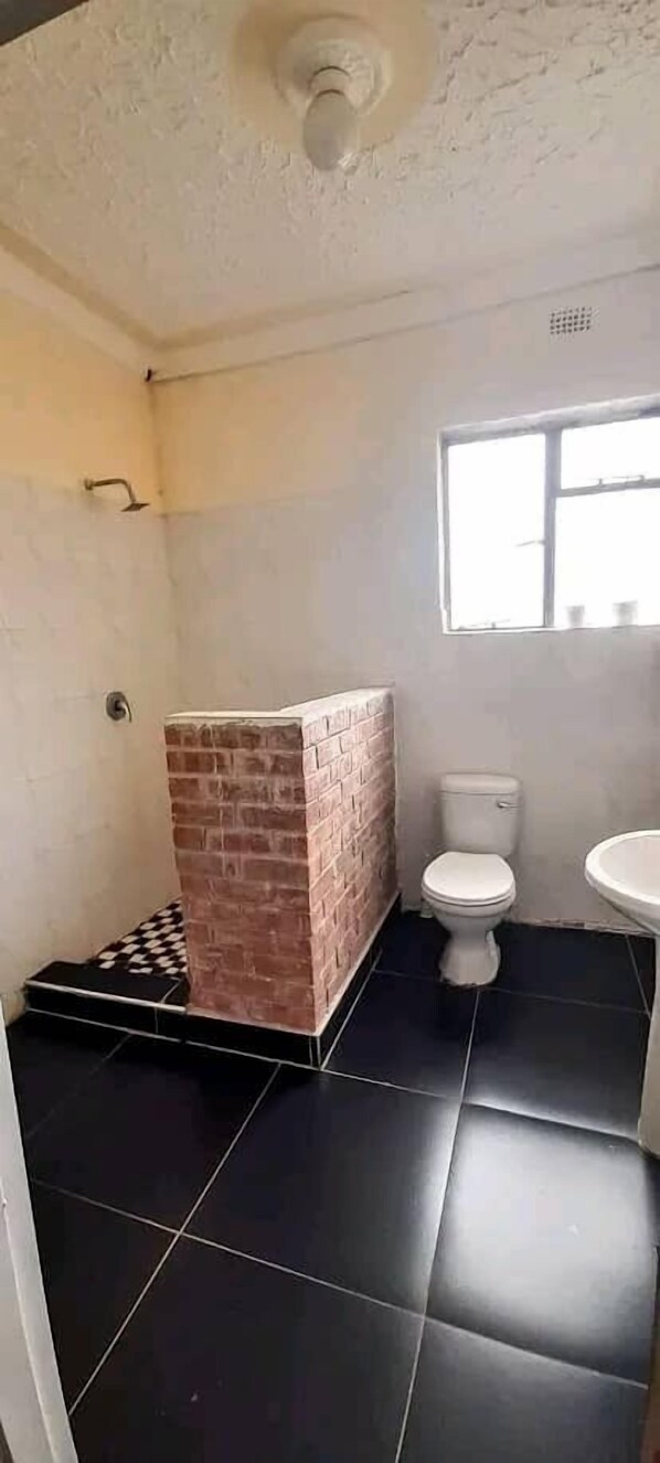 Bathroom - Lotus House Harare (Harare)