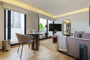 TV, offices - w* | Lovely Loft w/ Modern Balcony in Colima (Ciudad de México)