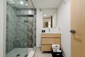 Shower, hair dryer, towels