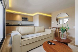 TV, offices - w* | Stylish Loft w/ Balcony in Colima (Ciudad de México)