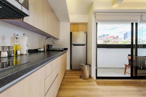 Fridge, microwave, stovetop, coffee/tea maker