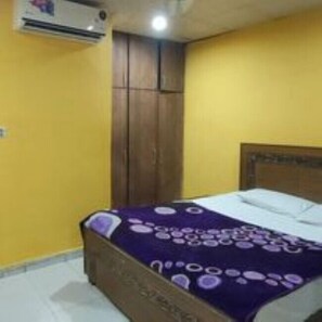 Deluxe Double Room - Hajveri Continental Hotel (Lahore)