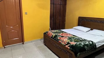 Deluxe Double Room | Iron/ironing board, free WiFi
