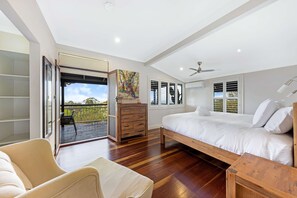 5 habitaciones, escritorio y tabla de planchar con plancha 