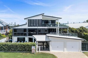 Exterior - Beachfront at Buddina with Heated Pool & Sea Views (Mooloolaba Region)