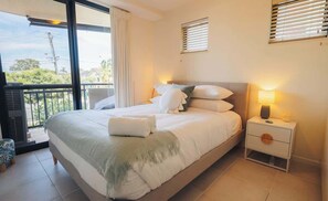 3 bedrooms, iron/ironing board, travel cot, WiFi - Picnic Point Waterfront Apt on Maroochy River (Maroochydore Region)