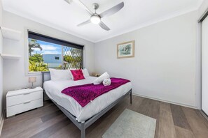3 bedrooms, desk, travel crib, WiFi - Family Home in Maroochydore (Maroochydore Region)
