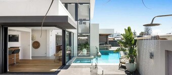 Pet friendly Luxury stay walk to beach & Heated Pool